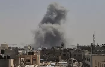 تصاعد أعمدة الدخان جراء غارة 