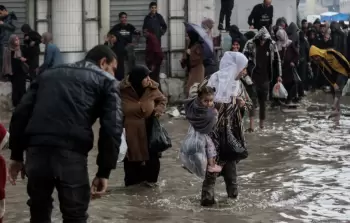شوارع غزة تغرق في مياه الأمطار نتيجة تدمير الاحتلال للبنية التحتية في القطاع