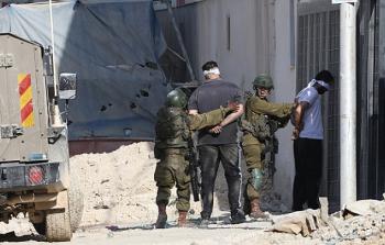 الاحتلال يشن حملات اعتقال يومية في مدن الضفة الغربية