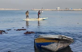 صيادو غزة يحاولون الصيد في البحر رغم معيقات الاحتلال وانتهاكاته المتواصلة بحقهم