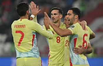 لاعبون من فريق المنتخب الإسباني