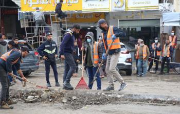 الحملة تهدف لتنفيذ أعمال تنظيف للشوارع الرئيسية وإزاحة الركام والنفايات