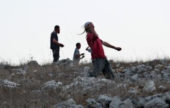 مستوطنين داخل أراض فلسطينية في الأغوار الشمالية