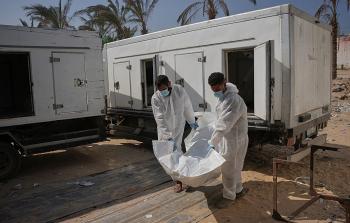 مجمع ناصر الطبي يتسلَّم جثامين 45 شهيدًا أفرج عنهم الاحتلال