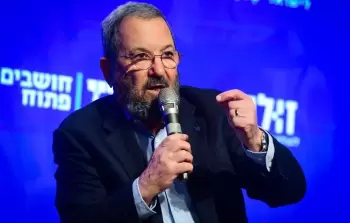 رئيس وزراء الاحتلال الأسبق إيهود باراك