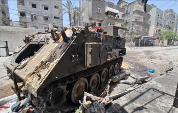 مدرعة إسرائيلية مدمرة في غزَّة