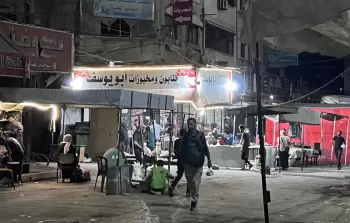 مناطق وأحياء كاملة بالنصيرات مضاءة من خلال مولدات