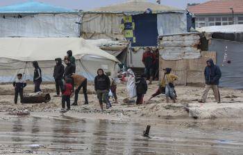 غرق خيام النازحين وسط ظروف إنسانية قاسية في غزة