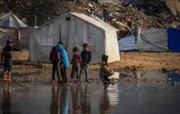 غرق خيام النازحين جراء سقوط الأمطار في قطاع غزة