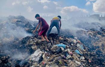 تراكم أكثر من 330 ألف طن من النفايات في المناطق المأهولة بالسكان أو بالقرب منها في مختلف أنحاء غزة مما يشكل مخاطر بيئية وصحية كارثية