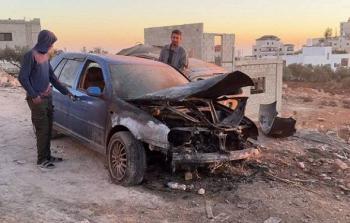سيارة دمرها مستوطنون في الضفة الغربية المحتلة