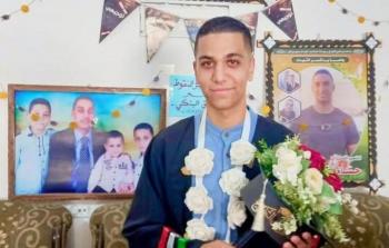 الشاب وسيم تمراز الناجي الوحيد من مجزرة عائلته شمال النصيرات