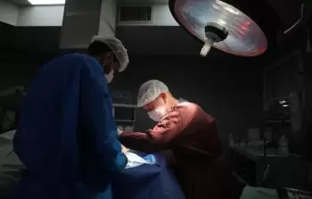 يهدد نقص الوقود بوقف إجراء العمليات الجراحية المنقذة للحياة في مستشفيات غزة