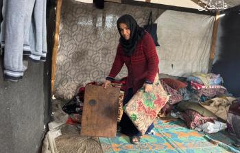 البرد يضاعف معاناة كبار السن في ظل انعدام المأوى ووسائل التدفئة