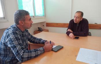 مراسل فلسطين أون لاين في جلسة حوارية مع  الطبيب حسام داود، استشاري أول طب وجراحة العيون وزراعة القرنية