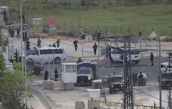 من موقع عملية الطعن شمال رام الله، والتي أسفرت عن إصابة جنديين من قوات الاحتلال