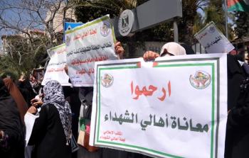 اعتصامات لأهالي الشهداء والأسرى عقب قرار قطع مستحقاتهم المالية