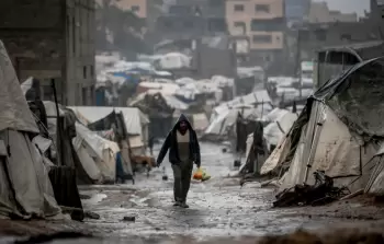 غرق خيام النازحين وسط ظروف إنسانية قاسية في غزة