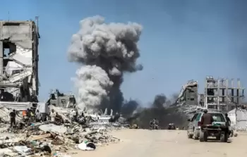 تصاعد أعمدة الدخان جراء غارة 