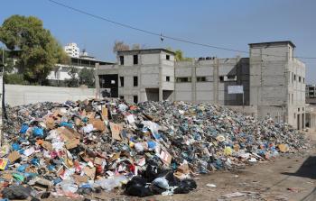 تحذيرات من توقف جمع وترحيل النفايات جراء نفاد الوقود بغزة