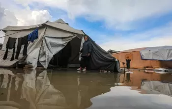 غرق خيام النازحين جراء سقوط الأمطار في قطاع غزة