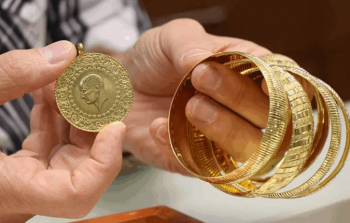 تراجعت أسعار الذهب الليلة الماضية، عقب موجة ارتفاع قياسية