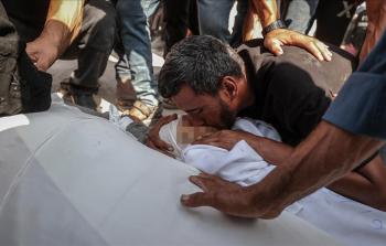 أهالي يودعون أبناءهم الذين ارتقوا شهداء في قصف الاحتلال على غزة