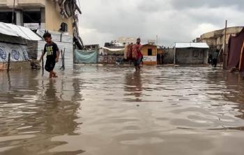 غرق كامل لعدة مخيمات في غزة جراء المنخفض الجوي