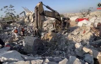 انتشال جثامين 25 شهيدًا بينهم صحفيَّة من تحت الأنقاض بخان يونس
