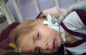 ميرا وسراج.. طفلان تحاصرهما أمراض الكلى وإغلاق معبر رفح