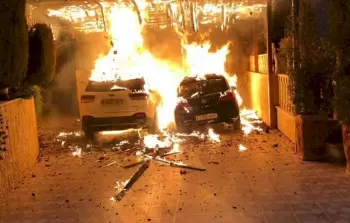 إضرام النيران في مركبات فلسطينية بالضفة الغربية