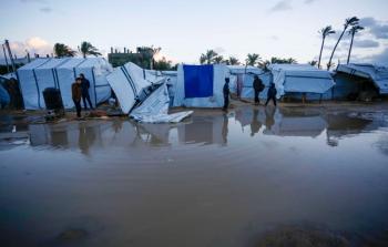 غرق خيام النازحين جراء سقوط الأمطار في قطاع غزة