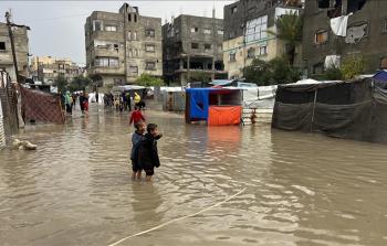 غرق خيام النازحين جراء الأمطار الغزيرة في غزة (أرشيفية)