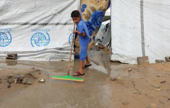 تفاقم الأزمة الإنسانية بين النازحين داخل خيامهم في غزة