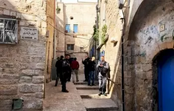 اعتداءات المستوطنين بحماية قوات الاحتلال في حي بطن الهوى