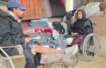 ريماس أبو لحية ووالدها أصيبا خلال حرب الإبادة الجماعية على غزة (تصوير: تامر قشطة)