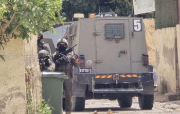 قوات الاحتلال اقتحمت مخيم العروب في الخليل وأصابت عددا من المواطنين بحالات اختناق