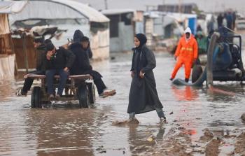 قطاع غزة يشهد انخفاضاً ملموساً على درجات الحرارة وتساقطاً واسعاً للأمطار