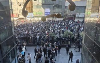 متظاهرون يشاركون في احتجاجات بطهران (وكالات)