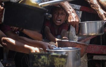 انهيار الاقتصاد وفقدان سبل العيش جعل التكايا مصدرا رئيسياً للحصول على الوجبة الرئيسية في قطاع غزة