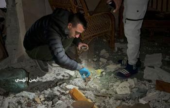 آثار الغارة الإسرائيلية على منزل في قطاع غزة (تصوير: وكالات)