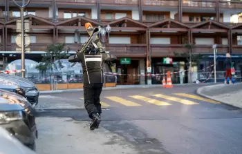 حريق اندلع عقب انفجار داخل حانة في منتجع كرانس مونتانا بجبال الألب السويسرية