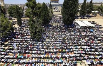 أداء صلاة الجمعة في المسجد الأقصى