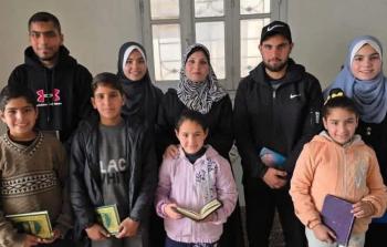 السيدة سمر خالد يوسف الرملاوي (40 عامًا)  وعائلتها