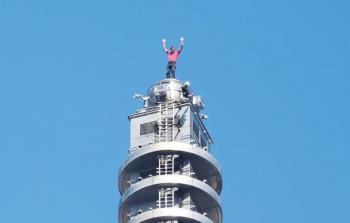 هونولد أعلى البرج (الفرنسية)