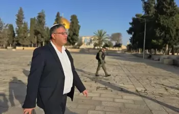 من اقتحام سابق للمتطرف بن غفير لباحات المسجد الأقصى المبارك بحراسة جنود الاحتلال