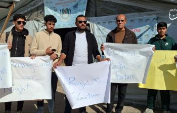 قفة نظّمها الطلبة المسجَّلون في الجامعات الخارجية، العالقون في غزة؛ للمطالبة بفتح المعبر (تصوير: فلسطين أون لاين)