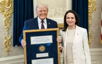 ترامب استقبل ماتشادو بالبيت الأبيض حيث قدمت له الميدالية الذهبية التي يحصل عليها الفائزون بنوبل