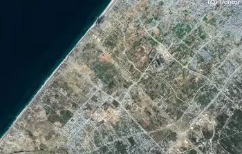 أقمار صناعية تكشف زحف المخيمات فوق أنقاض 