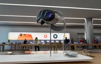 تضارب التقارير حول مستقبل قطاع نظارات الواقع الافتراضي